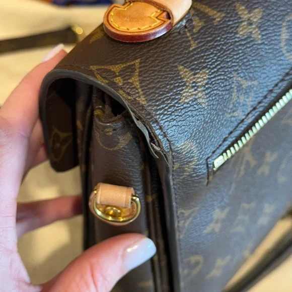 Louis Vuitton Pochette Métis - Picture 6 of 15